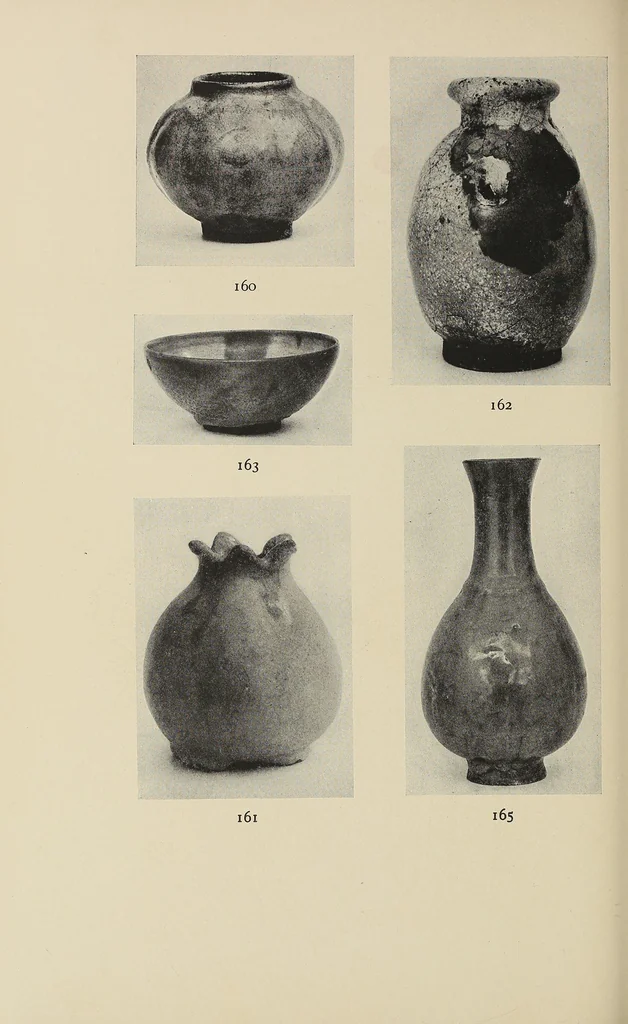 An illustration from Catalogue of an exhibition of early Chinese pottery and sculpture, 1916, leaf 252