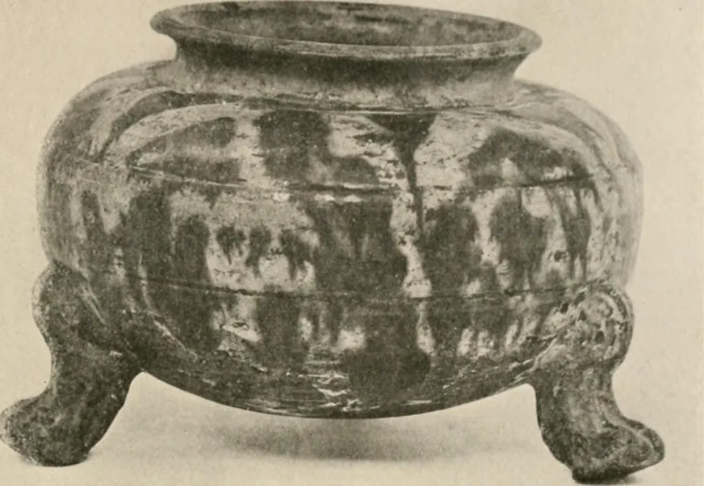 An illustration from Catalogue of an exhibition of early Chinese pottery and sculpture, 1916, leaf 184