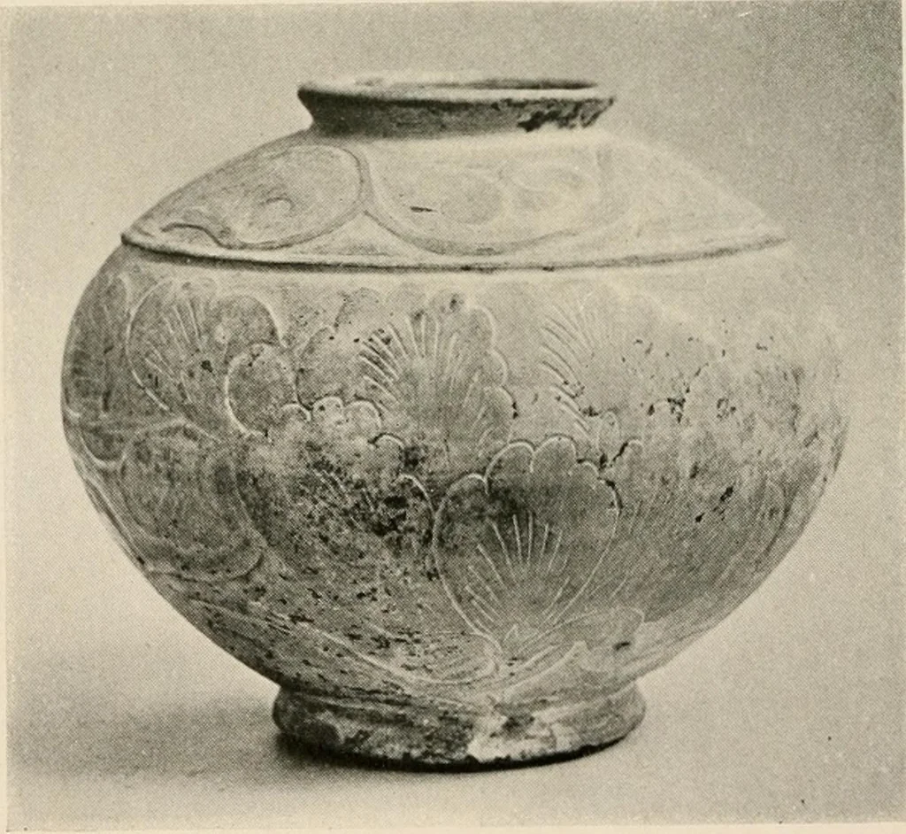 An illustration from Catalogue of an exhibition of early Chinese pottery and sculpture, 1916, leaf 185