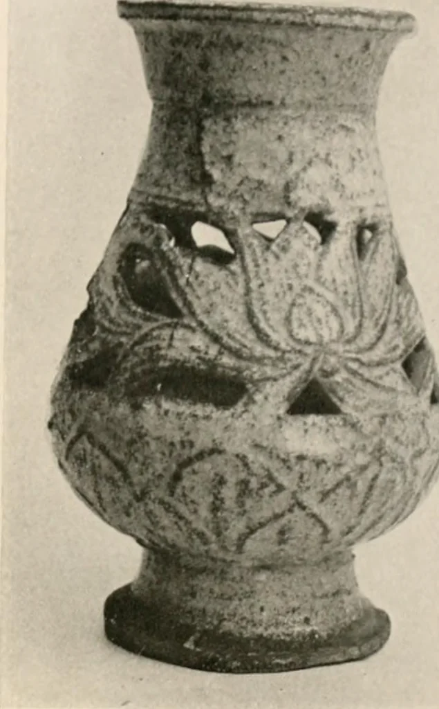 An illustration from Catalogue of an exhibition of early Chinese pottery and sculpture, 1916, leaf 190