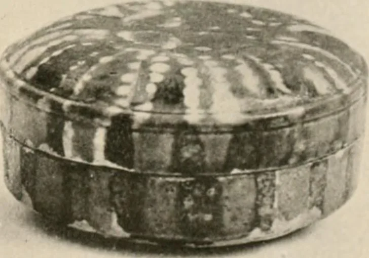An illustration from Catalogue of an exhibition of early Chinese pottery and sculpture, 1916, leaf 190