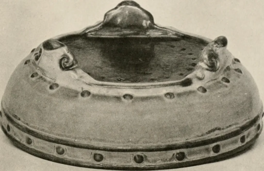 An illustration from Catalogue of an exhibition of early Chinese pottery and sculpture, 1916, leaf 240
