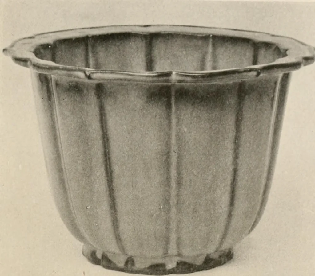 An illustration from Catalogue of an exhibition of early Chinese pottery and sculpture, 1916, leaf 242