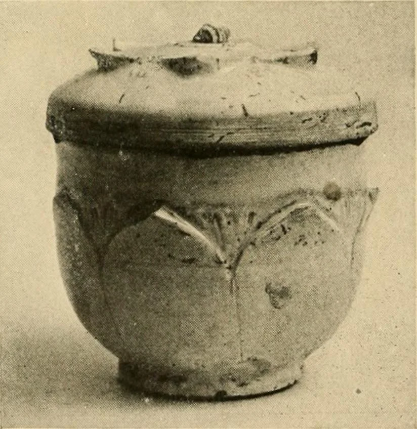 An illustration from Catalogue of an exhibition of early Chinese pottery and sculpture, 1916, leaf 211