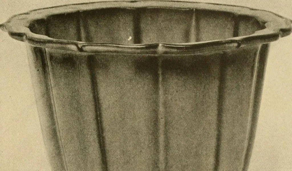 An illustration from Catalogue of an exhibition of early Chinese pottery and sculpture, 1916, leaf 240