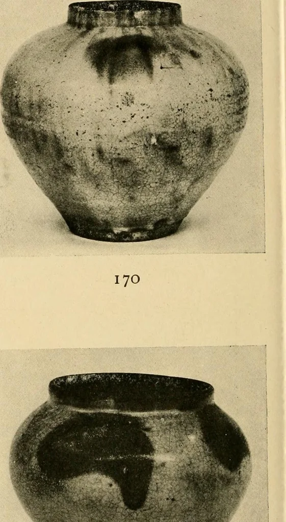 An illustration from Catalogue of an exhibition of early Chinese pottery and sculpture, 1916, leaf 255
