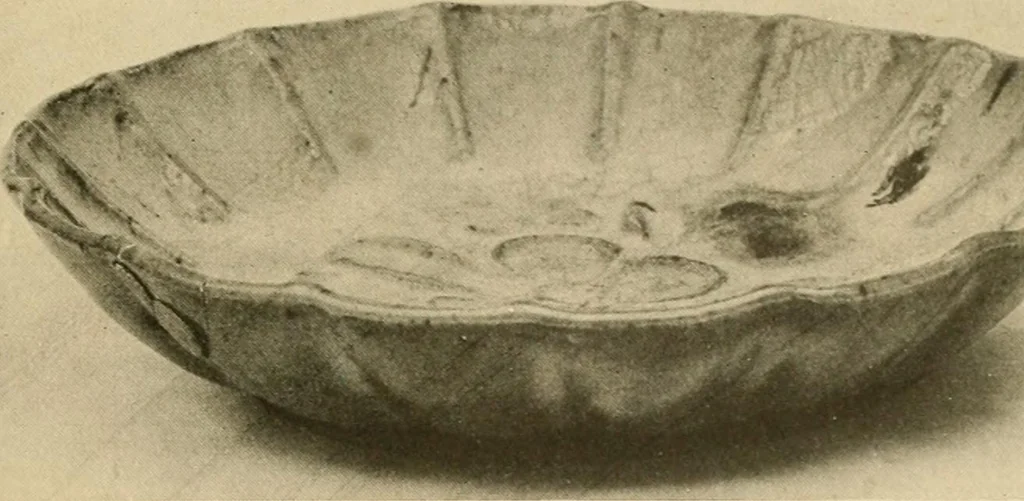 An illustration from Catalogue of an exhibition of early Chinese pottery and sculpture, 1916, leaf 256