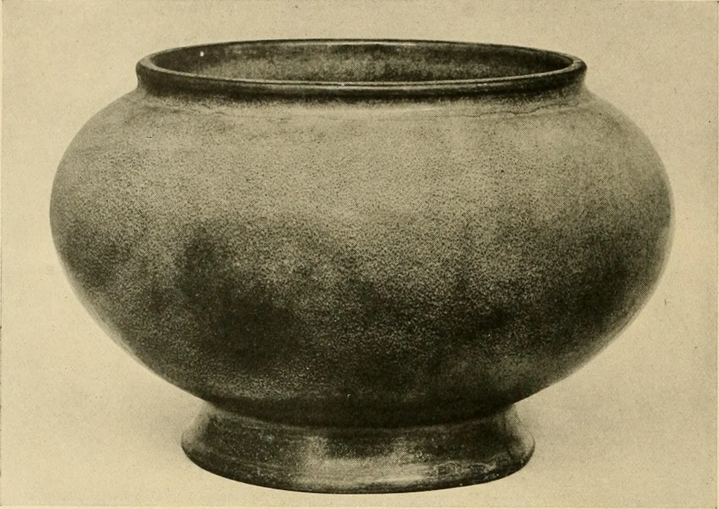 An illustration from Catalogue of an exhibition of early Chinese pottery and sculpture, 1916, leaf 267