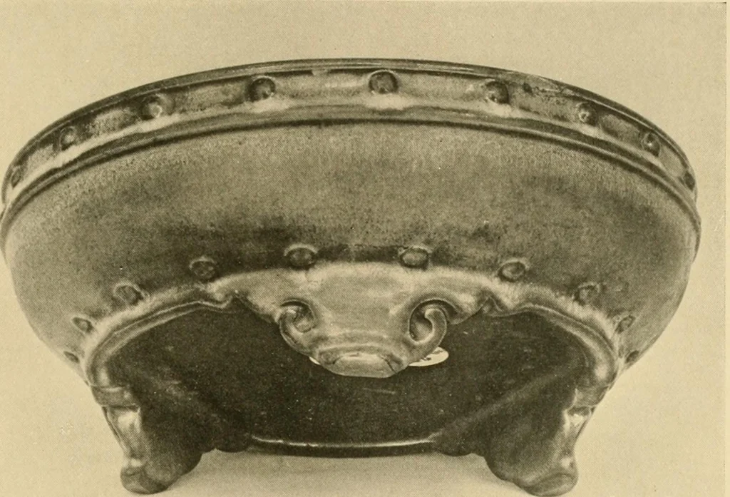 An illustration from Catalogue of an exhibition of early Chinese pottery and sculpture, 1916, leaf 272