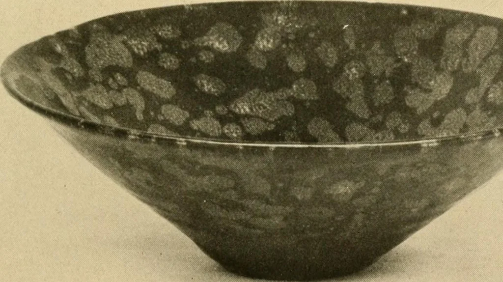 An illustration from Catalogue of an exhibition of early Chinese pottery and sculpture, 1916, leaf 276
