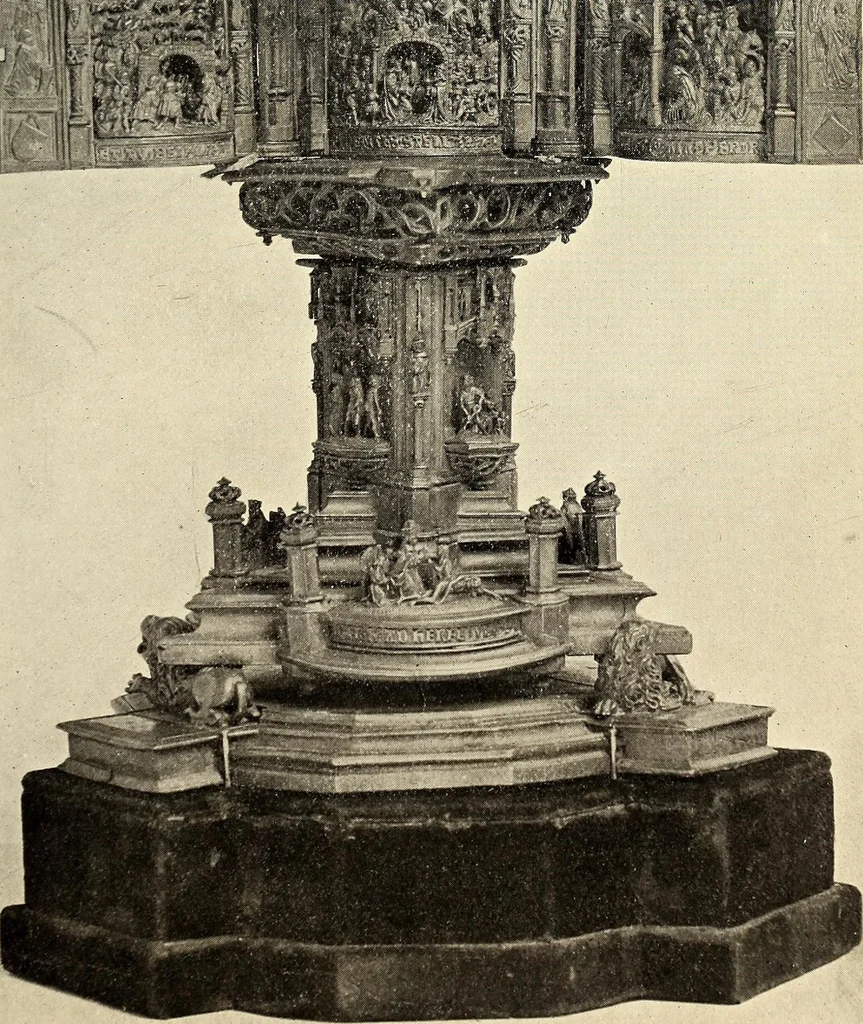 An illustration from Catalogue of the furniture, marbles, bronzes, clocks, candelabra, majolica, porcelain, glass, jewelery, goldsmith's and silversmith's work, ivories, medals, illuminations, miniatures, and objects of art generally, in the Wallace collection, 1910, leaf 134