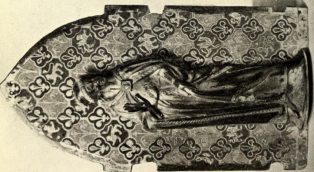 An illustration from Catalogue of the furniture, marbles, bronzes, clocks, candelabra, majolica, porcelain, glass, jewelery, goldsmith's and silversmith's work, ivories, medals, illuminations, miniatures, and objects of art generally, in the Wallace collection, 1910, leaf 137