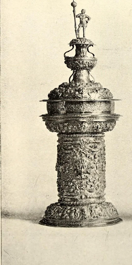 An illustration from Catalogue of the furniture, marbles, bronzes, clocks, candelabra, majolica, porcelain, glass, jewelery, goldsmith's and silversmith's work, ivories, medals, illuminations, miniatures, and objects of art generally, in the Wallace collection, 1910, leaf 263