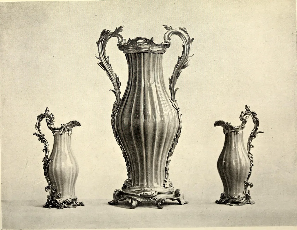 An illustration from Catalogue of the furniture, marbles, bronzes, clocks, candelabra, majolica, porcelain, glass, jewelery, goldsmith's and silversmith's work, ivories, medals, illuminations, miniatures, and objects of art generally, in the Wallace collection, 1910, leaf 291