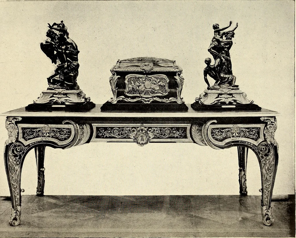 An illustration from Catalogue of the furniture, marbles, bronzes, clocks, candelabra, majolica, porcelain, glass, jewelery, goldsmith's and silversmith's work, ivories, medals, illuminations, miniatures, and objects of art generally, in the Wallace collection, 1910, leaf 306