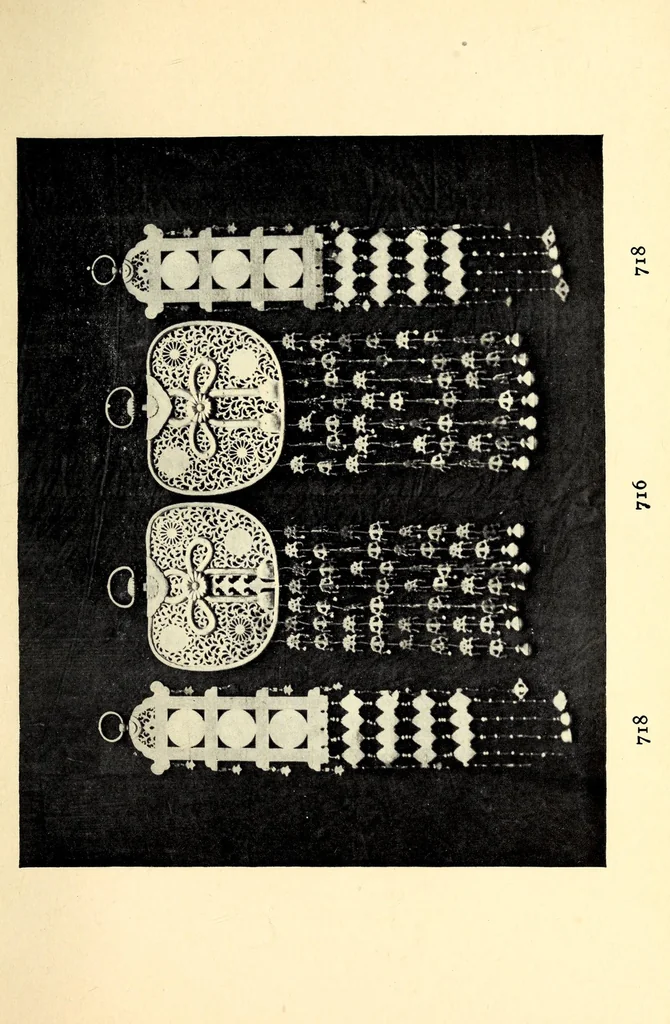 An illustration from Catalogue of rare objects in brass, leathers, and wood illustrating the art of old Japan : to be sold at unrestricted public sale by order of Mr. Bunkio Matsuki, 1903, leaf 137