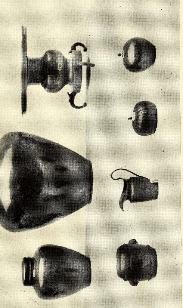 An illustration from Catalogue of rare and superb collection of antique clocks, armors and musical instruments from Japan and China, 1904, leaf 109