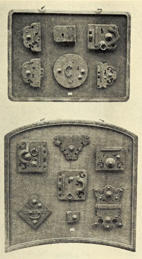 An illustration from Catalogue of rare and superb collection of antique clocks, armors and musical instruments from Japan and China, 1904, leaf 61