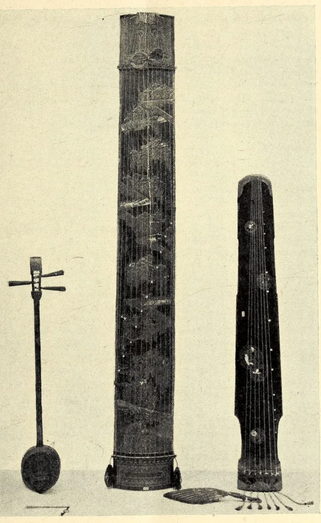 An illustration from Catalogue of rare and superb collection of antique clocks, armors and musical instruments from Japan and China, 1904, leaf 7