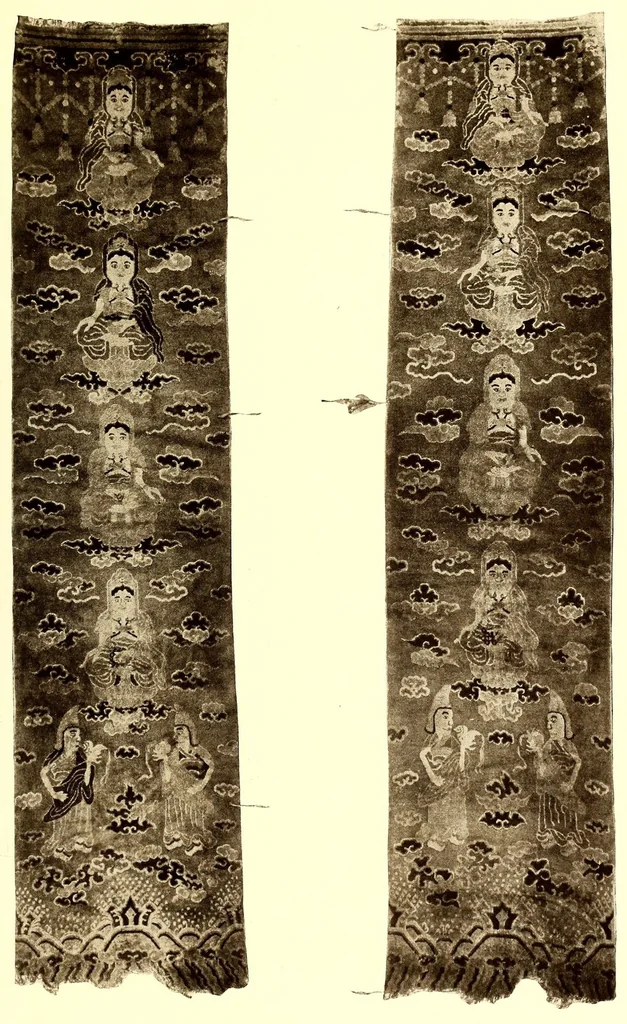 An illustration from Catalogue of Very Important Old Chinese Rugs and a Few Other Fare Works of Chinese Art Including Sculpture, Porcelains, Bronzes, Embroideries and Jewelry : From the collections of Frederick Moore of Peking, for several years a resident of China and John Kimberly Mumford of New York, author of "Oriental Rugs", 1916, leaf 81