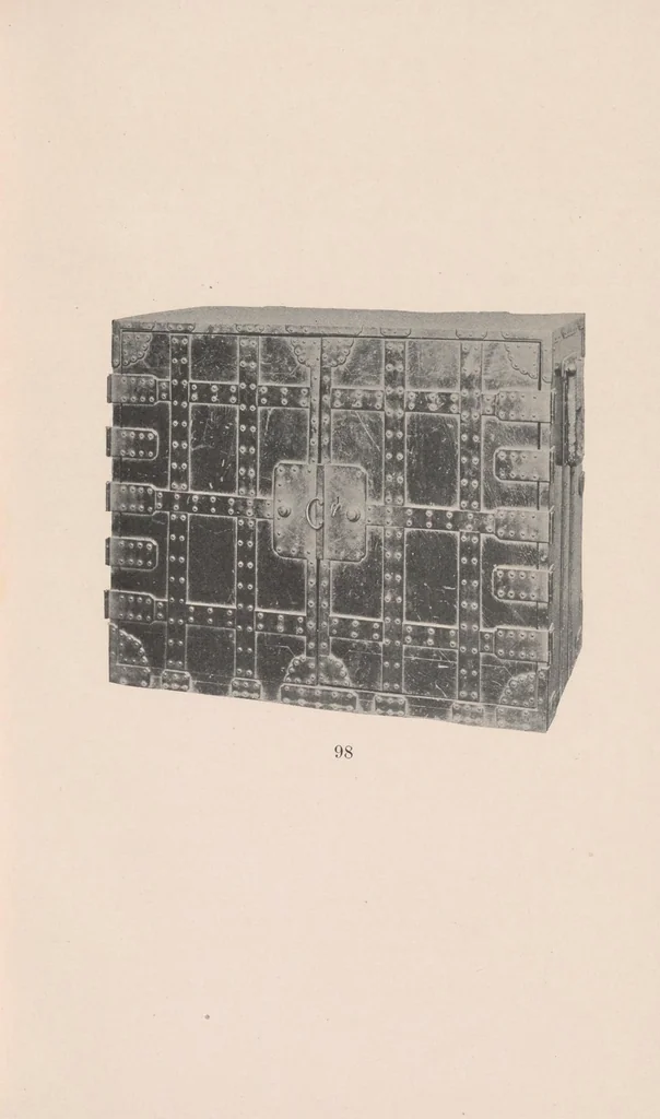 An illustration from Catalogue of rare and interesting objects illustrating the arts and crafts of ancient China and Japan ... acquired by ... Bunkio Matsuki .., 1910, leaf 33