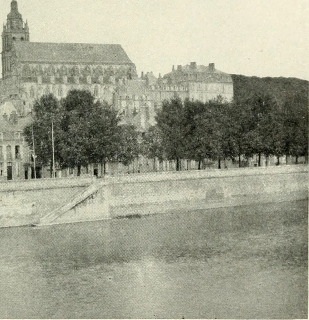 An illustration from Cathedrals and cloisters of the Isle de France, 1910, leaf 464