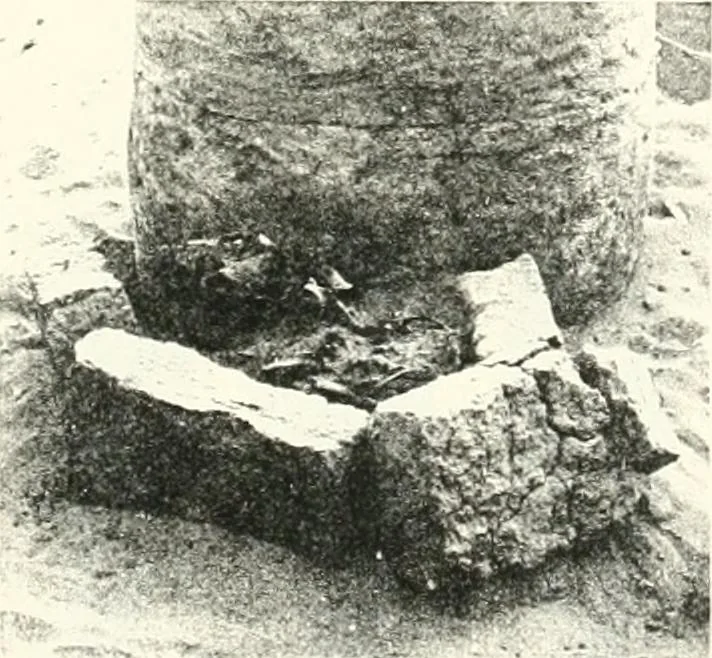 An illustration from The Cemeteries of Abydos, 1913, leaf 104