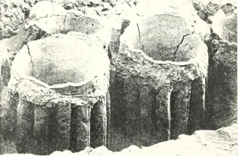 An illustration from The Cemeteries of Abydos, 1913, leaf 70