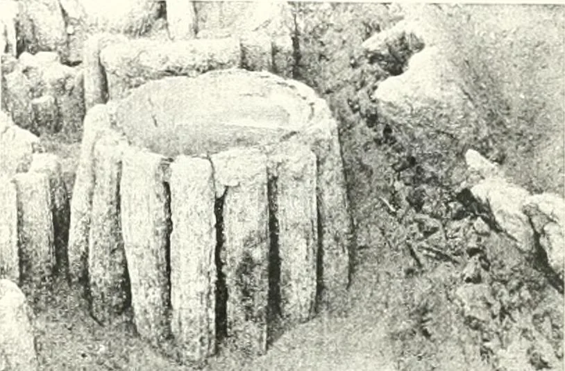 An illustration from The Cemeteries of Abydos, 1913, leaf 70