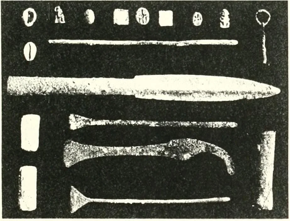 An illustration from The Cemeteries of Abydos, 1913, leaf 92