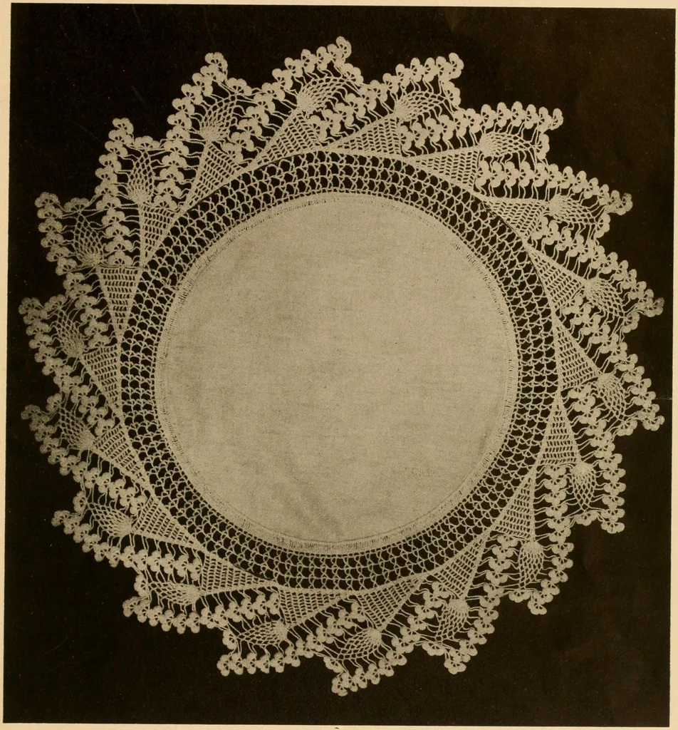 An illustration from Center pieces and lungh sets in crochet work .., 1915, leaf 8