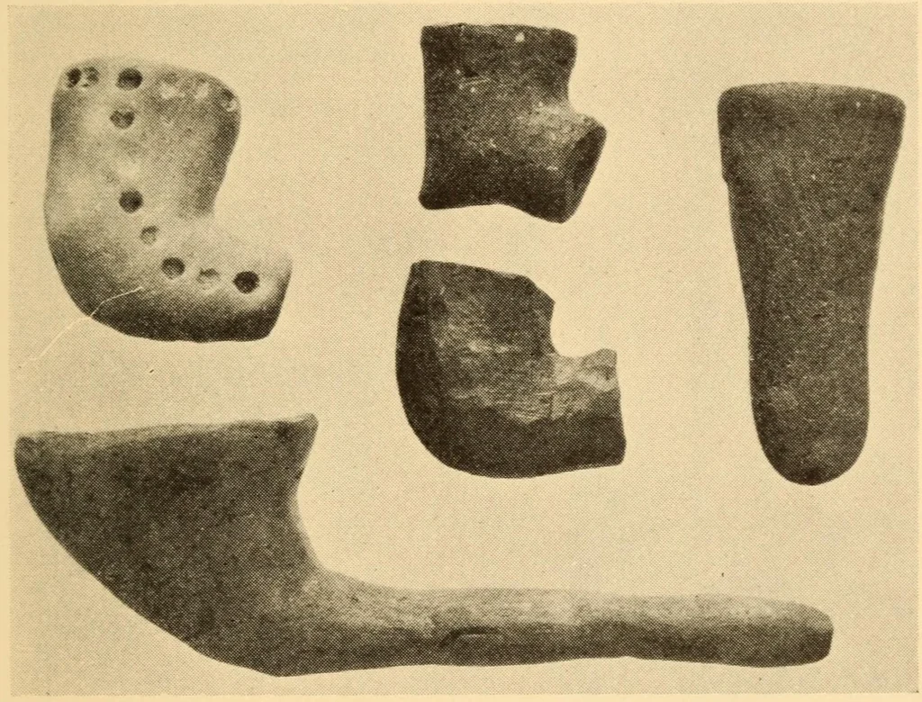 An illustration from Chapters on the ethnology of the Powhatan tribes of Virginia, 1928, leaf 215