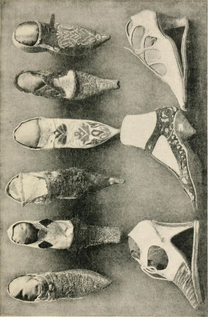 An illustration from Chats on costume, 1906, leaf 296