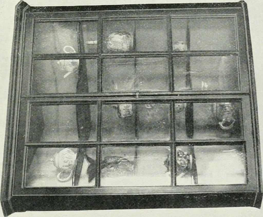 An illustration from Chats on cottage and farmhouse furniture, 1911, leaf 176