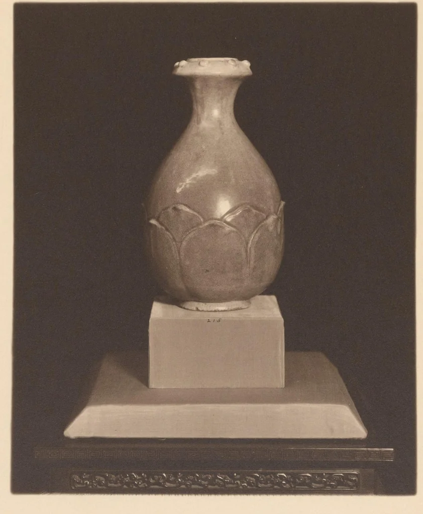 An illustration from Chinese, Corean and Japanese potteries : descriptive catalogue of loan exhibition of selected examples, 1914, leaf 14