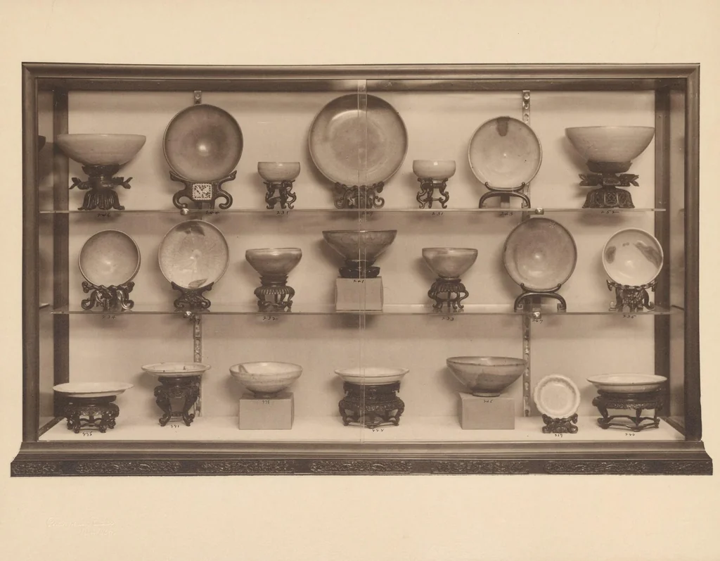 An illustration from Chinese, Corean and Japanese potteries : descriptive catalogue of loan exhibition of selected examples, 1914, leaf 24