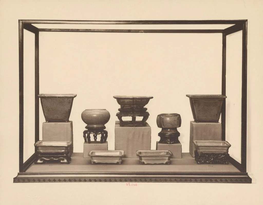 An illustration from Chinese, Corean and Japanese potteries : descriptive catalogue of loan exhibition of selected examples, 1914, leaf 38