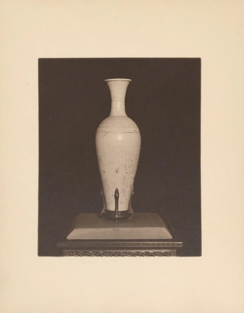 An illustration from Chinese, Corean and Japanese potteries : descriptive catalogue of loan exhibition of selected examples, 1914, leaf 42