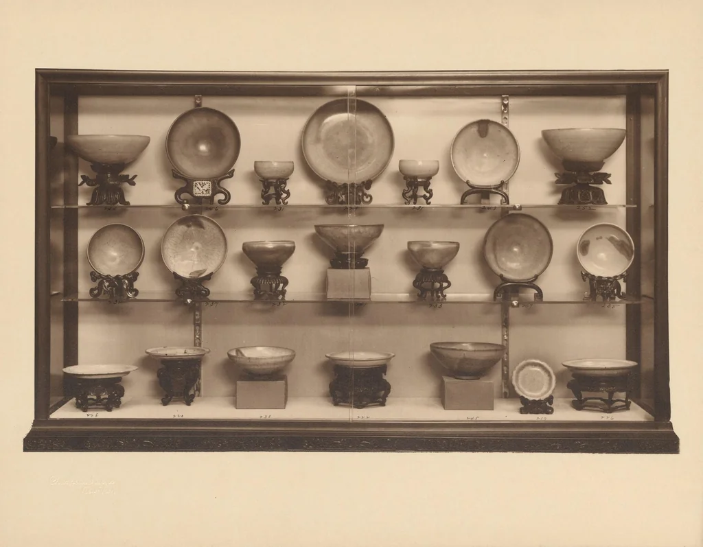 An illustration from Chinese, Corean and Japanese potteries : descriptive catalogue of loan exhibition of selected examples, 1914, leaf 10