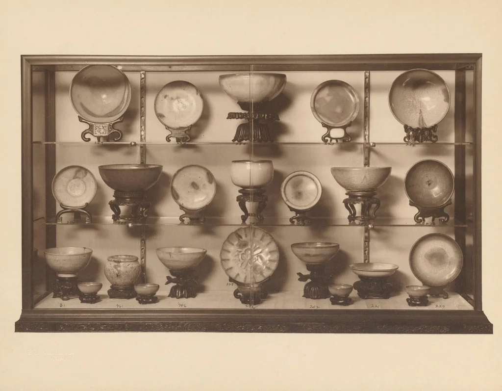 An illustration from Chinese, Corean and Japanese potteries : descriptive catalogue of loan exhibition of selected examples, 1914, leaf 11