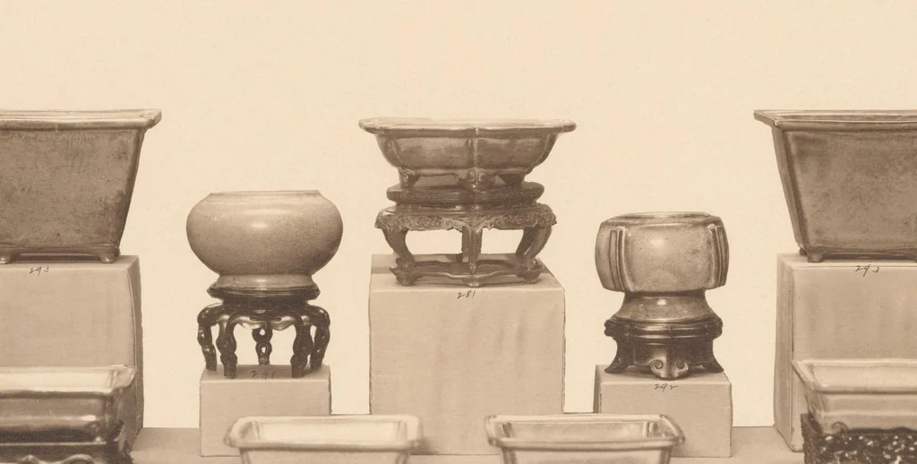 An illustration from Chinese, Corean and Japanese potteries : descriptive catalogue of loan exhibition of selected examples, 1914, leaf 15