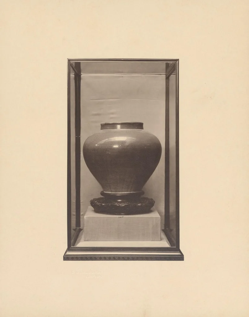 An illustration from Chinese, Corean and Japanese potteries : descriptive catalogue of loan exhibition of selected examples, 1914, leaf 18