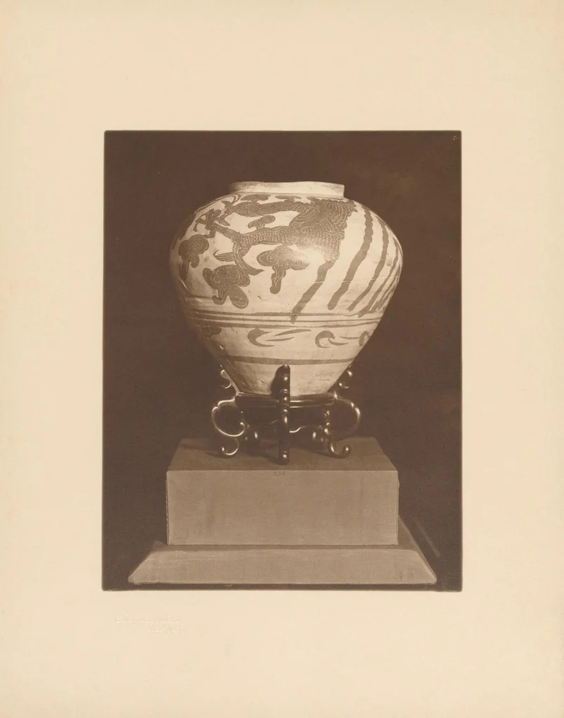 An illustration from Chinese, Corean and Japanese potteries : descriptive catalogue of loan exhibition of selected examples, 1914, leaf 24