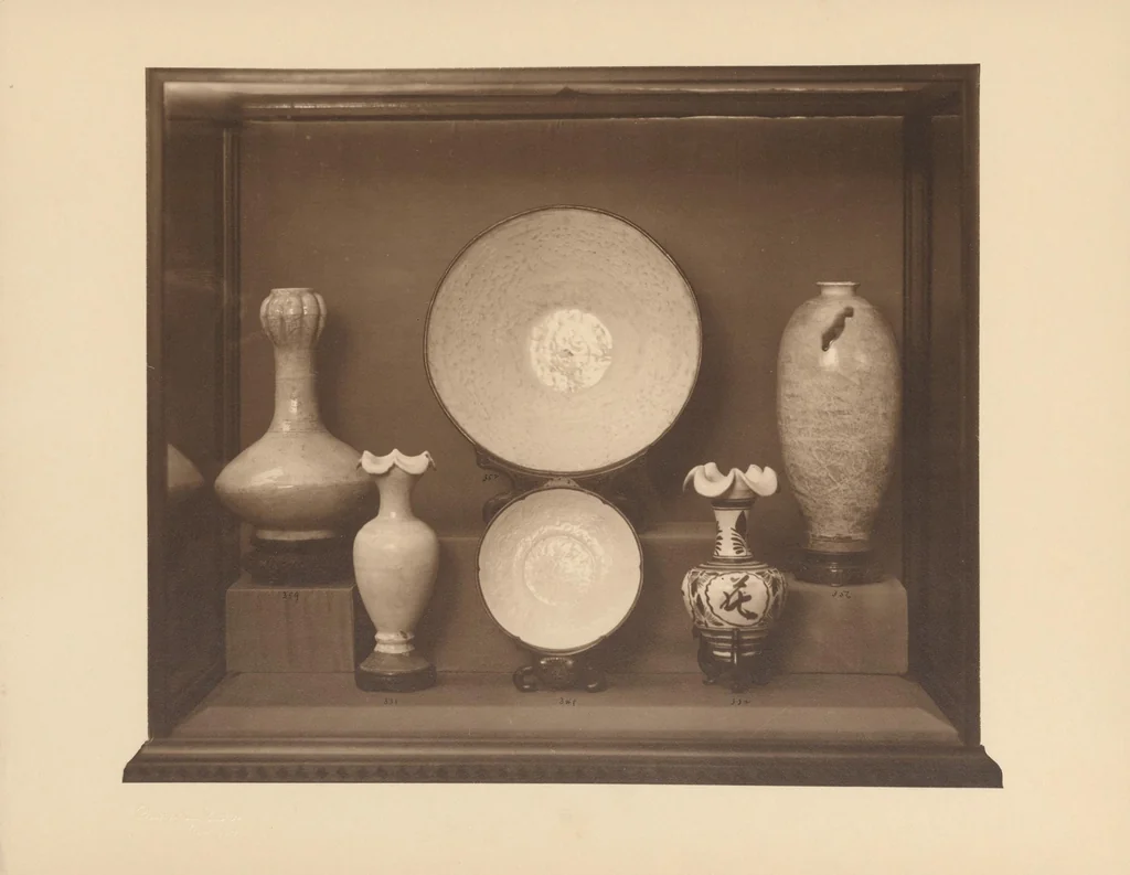 An illustration from Chinese, Corean and Japanese potteries : descriptive catalogue of loan exhibition of selected examples, 1914, leaf 27