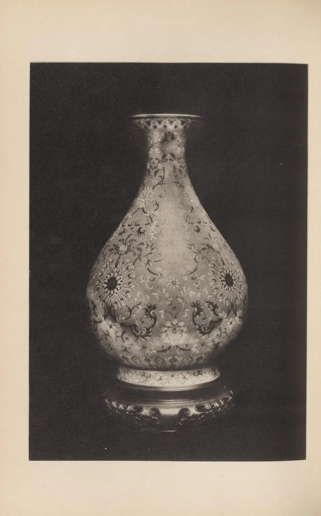 An illustration from [Chinese pottery of the Ch'ing dynasty in the collection of Dr. Kishi, Tokyo? 1917], 1917, leaf 107