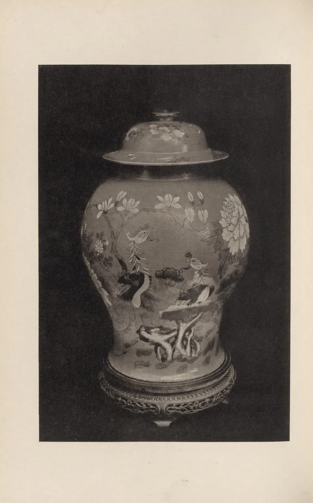 An illustration from [Chinese pottery of the Ch'ing dynasty in the collection of Dr. Kishi, Tokyo? 1917], 1917, leaf 123