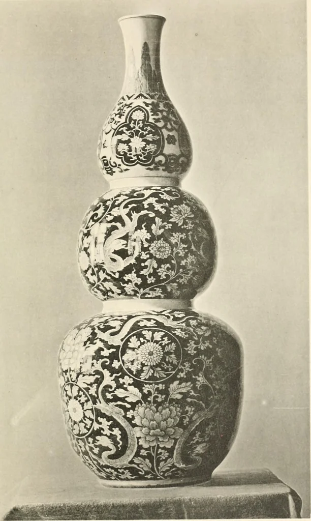 An illustration from Chinesisches Porzellan : seine Geschichte, Kunst und Technik, 1913, leaf 166