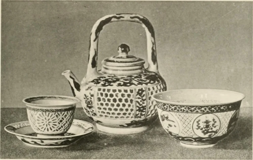 An illustration from Chinesisches Porzellan : seine Geschichte, Kunst und Technik, 1913, leaf 176