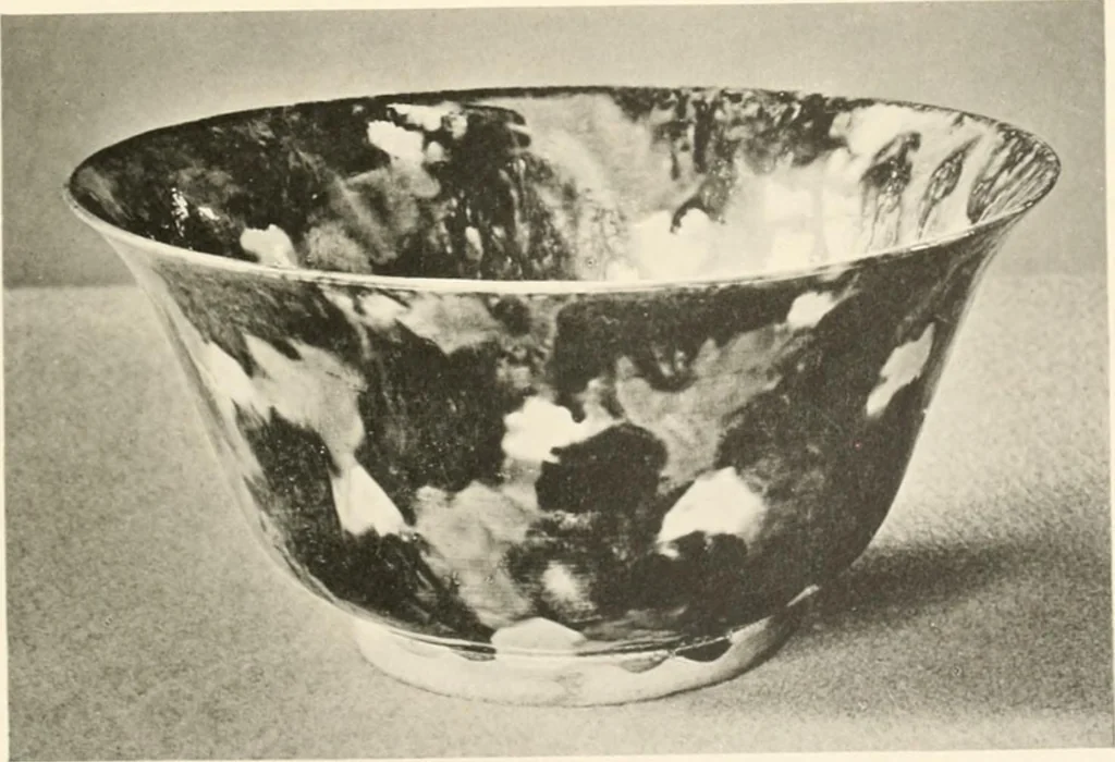 An illustration from Chinesisches Porzellan : seine Geschichte, Kunst und Technik, 1913, leaf 206