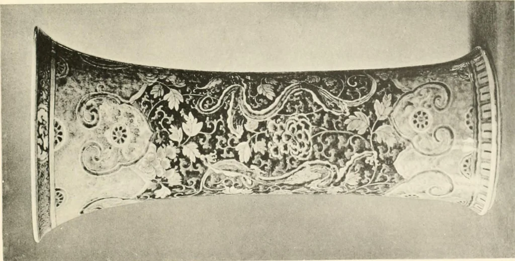 An illustration from Chinesisches Porzellan : seine Geschichte, Kunst und Technik, 1913, leaf 232